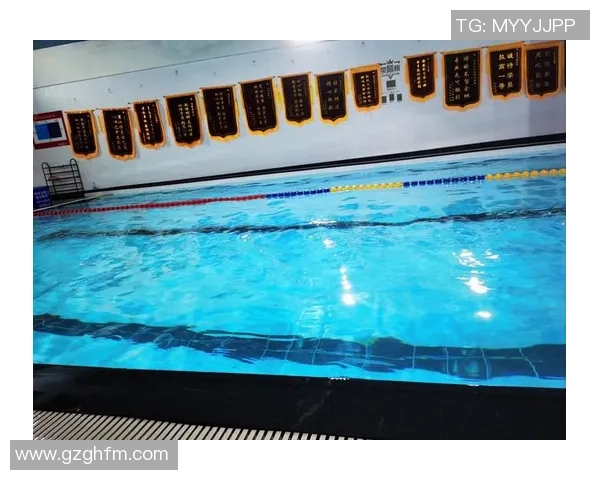 游泳比赛转身技术解析与训练方法分享提升竞技水平的必备技巧 游泳比赛转身技术解析与训练方法分享提升竞技水平的必备技巧